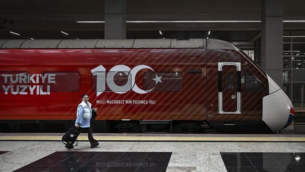 Foto - 100. yıla özel giydirildi! 409 yolcusuyla ilk seferine çıktı