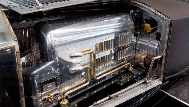 Foto - 100 yıllık otomobili elektirkliye dönüştürdüler