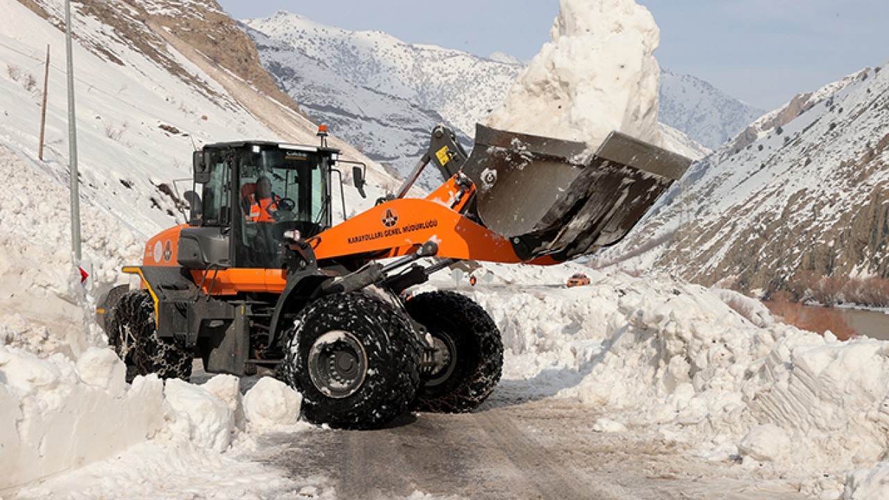 100’den fazla çığa engel oldular Savaşın galibi Turuncu yelekliler