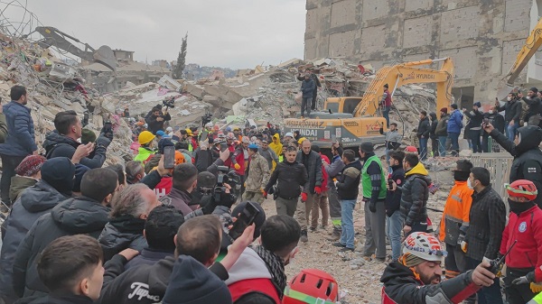 Foto - 107 saat sonra enkazdan çıktı! 24 yaşındaki genç hayata böyle tutundu