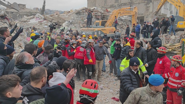 Foto - 107 saat sonra enkazdan çıktı! 24 yaşındaki genç hayata böyle tutundu