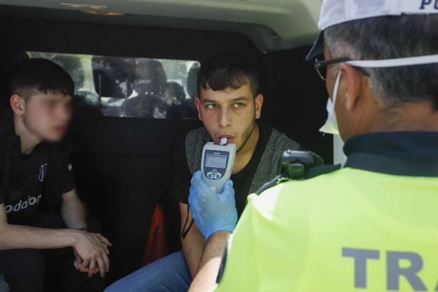 Foto - 11 bin lira ceza yiyen gençler arkadaşları ile özçekim yaptı