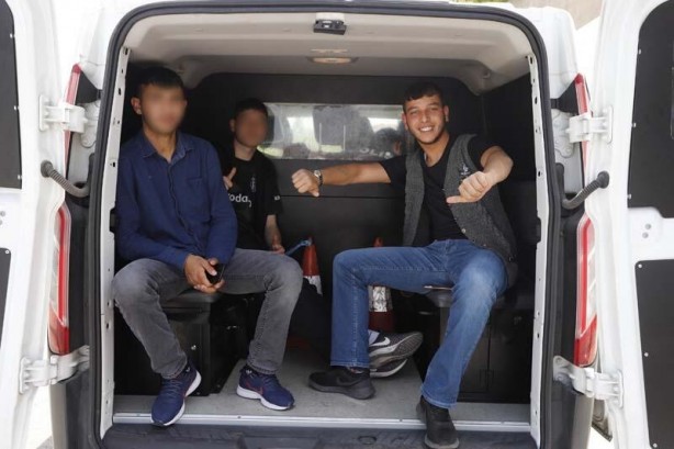 Foto - 11 bin lira ceza yiyen gençler arkadaşları ile özçekim yaptı