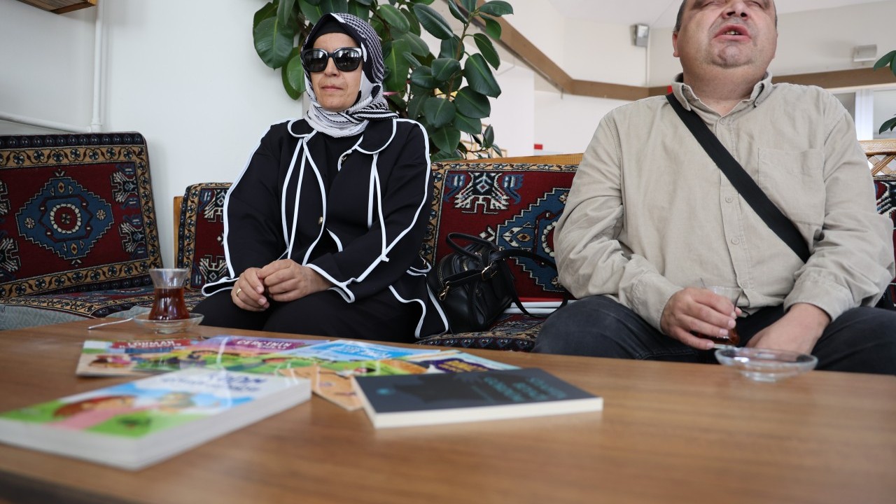 Foto - 11. kitabını çıkardı: Görme engelli öğretmen ve eşi engel tanımıyor