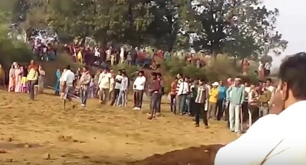 Foto - 11 saattir toprağı kazan filin çıkardığı şey tüm köyü şaşkına uğrattı! Böylesi beklenmiyordu