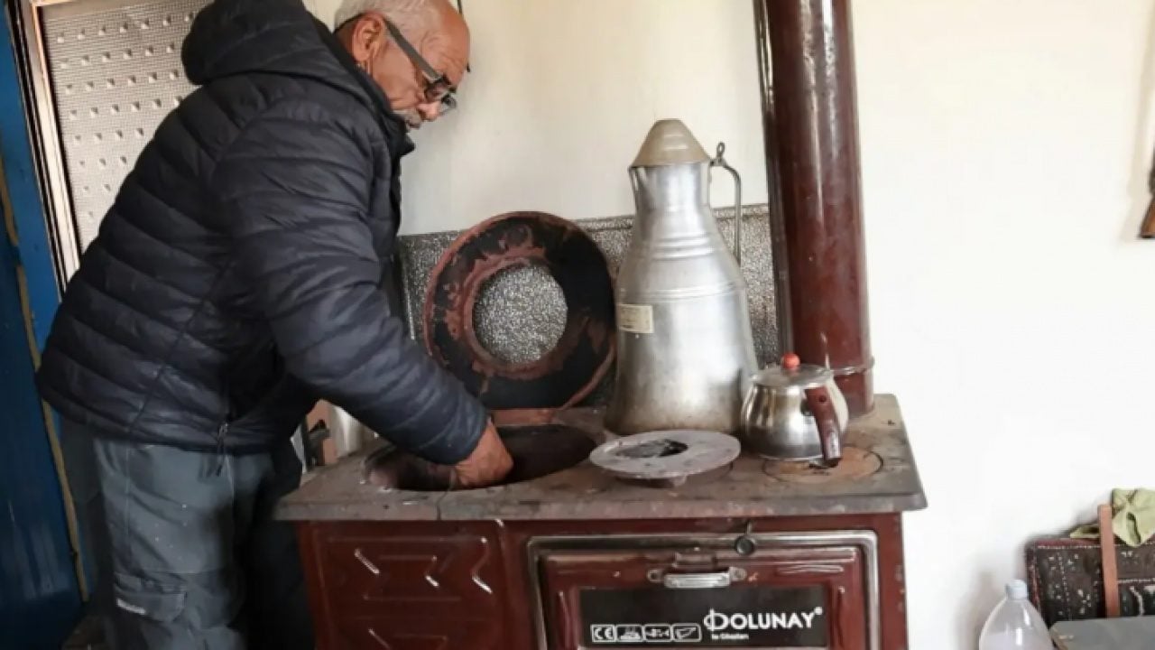 Foto - 11 yıldır köyde tek başına yaşıyor! Nedeni belli oldu!