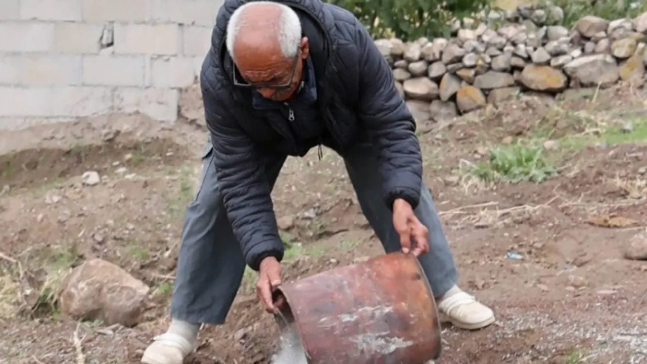 Foto - 11 yıldır köyde tek başına yaşıyor! Nedeni belli oldu!