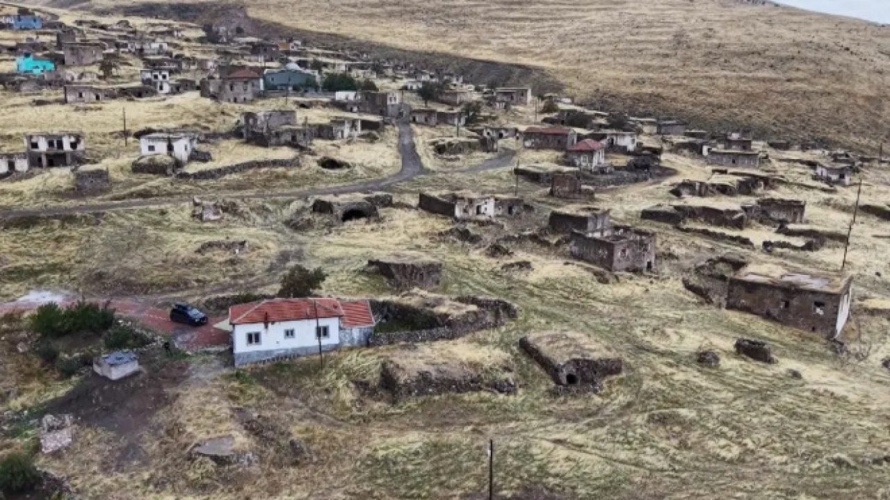 Foto - 11 yıldır köyde tek başına yaşıyor! Nedeni belli oldu!