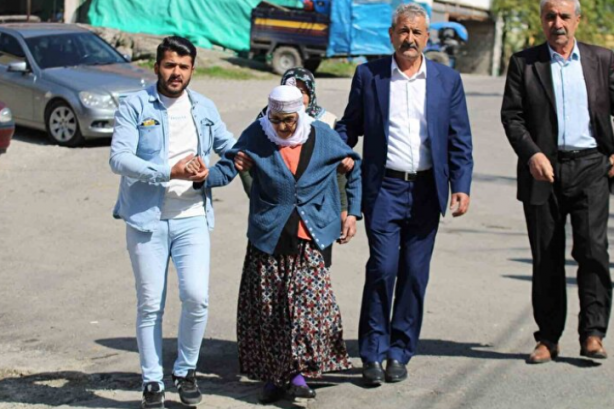 Foto - 110 yaşındaki Safiye nine oy kullanmak için sandık başına gitti! Kime oy verecek acaba?