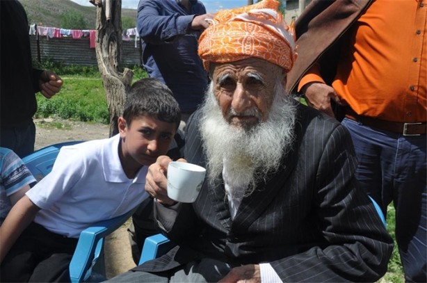 Foto - 111 yaşındaki Zübeyir amcanın bakın kaç torunu var!