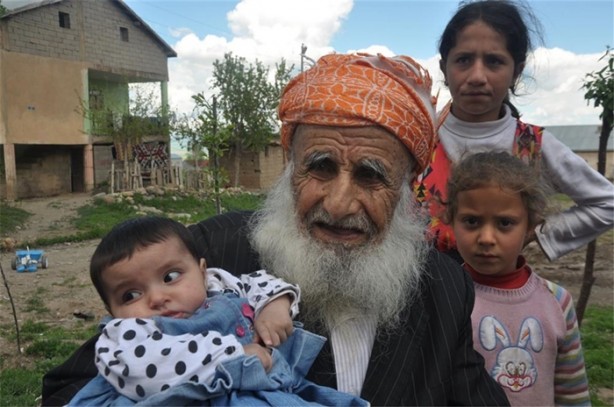 Foto - 111 yaşındaki Zübeyir amcanın bakın kaç torunu var!