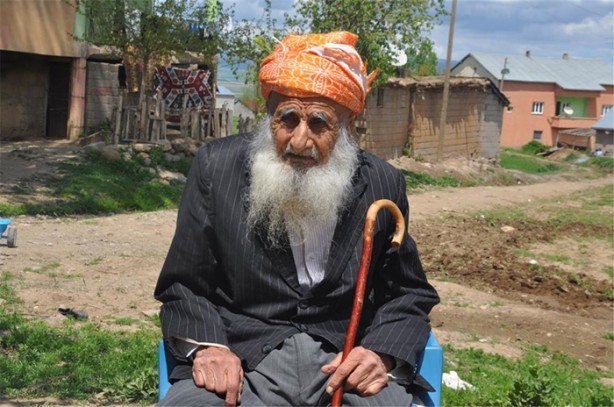 111 yaşındaki Zübeyir amcanın bakın kaç torunu var!