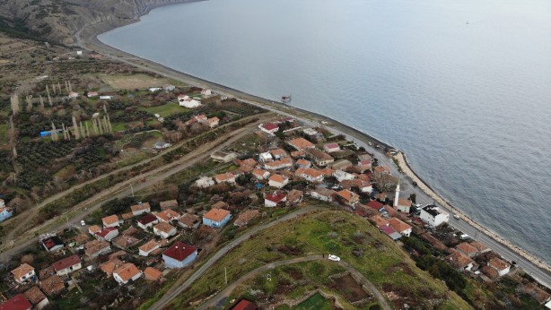Foto - 111 yıldır uyuyan canavar buradan karaya çıkıyor! Mahalle sakinleri her gün diken üstünde yaşıyor
