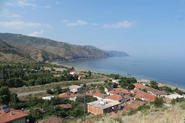 Foto - 111 yıldır uyuyan canavar buradan karaya çıkıyor! Mahalle sakinleri her gün diken üstünde yaşıyor