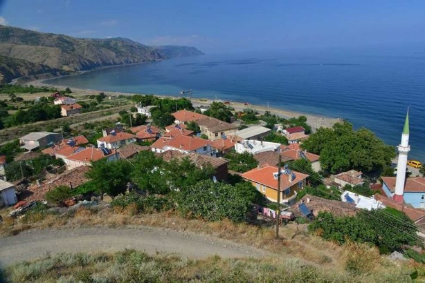 111 yıldır uyuyan canavar buradan karaya çıkıyor! Mahalle sakinleri her gün diken üstünde yaşıyor