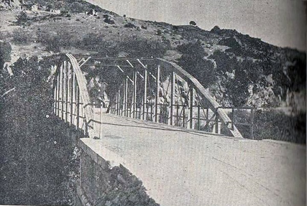 Foto - 114 sene önce inşa edildi, kazada yıkıldı! Tarihi köprü 15 yıldır bu halde