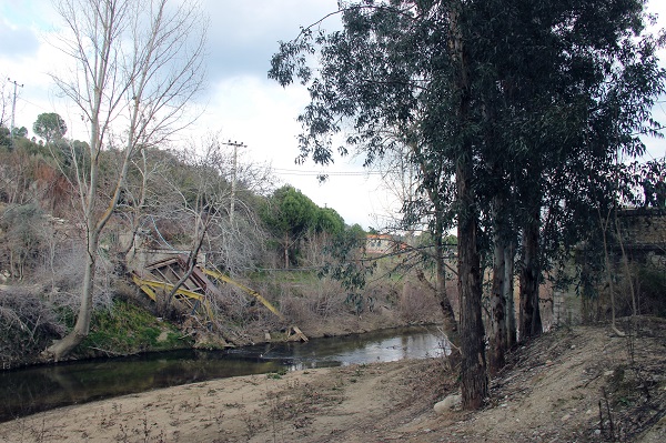 Foto - 114 sene önce inşa edildi, kazada yıkıldı! Tarihi köprü 15 yıldır bu halde