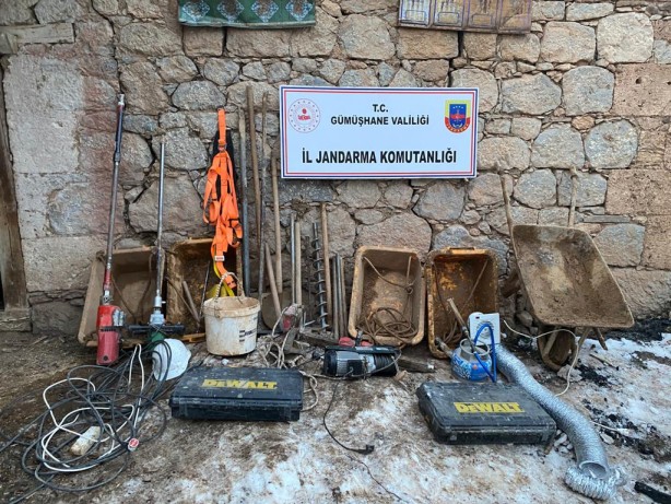 Foto - 12 metre derinliğe tünel kazdılar! Şaşırılacak define olayı