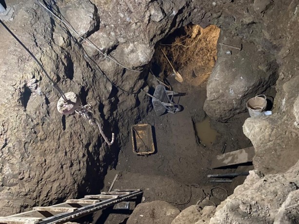 Foto - 12 metre derinliğe tünel kazdılar! Şaşırılacak define olayı