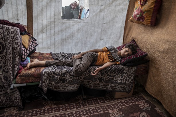 12 yaşındaki çocuk yatağında ölümü bekliyor