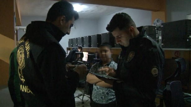 Foto - 12 yaşından küçük olan çocuğu internet kafeye alan işletmeci yandı