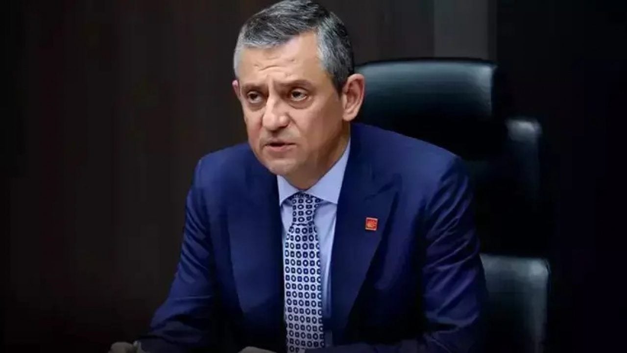 Foto - 12 yenilgili başkan için zırlıyordu şimdi maval okuyor: Özgür dün ağladı, şimdi salladı