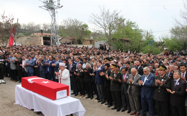 Foto - 120 nüfuslu köyün şehidini 5 bin kişi uğurladı!