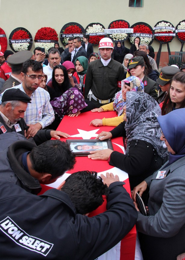 Foto - 120 nüfuslu köyün şehidini 5 bin kişi uğurladı!