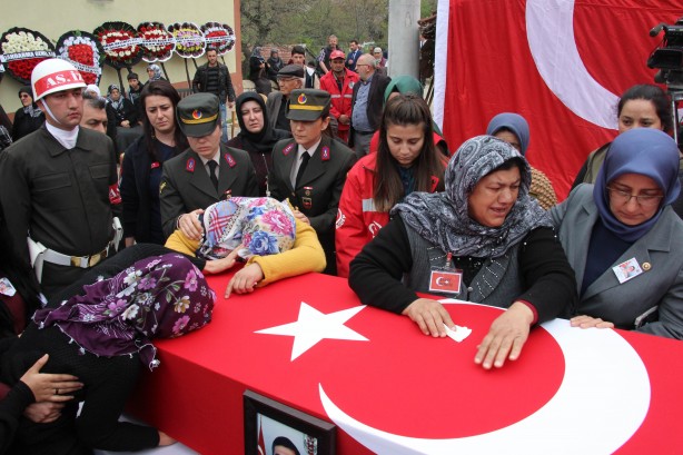 Foto - 120 nüfuslu köyün şehidini 5 bin kişi uğurladı!