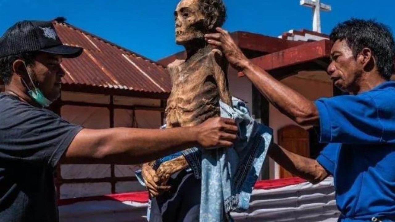 Foto - Daha önce böylesini görmediniz! Bu kabile ölülerle beraber yaşıyor