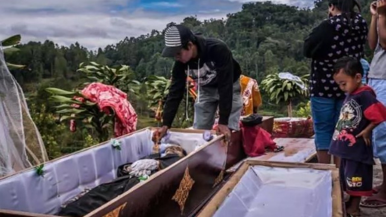 Foto - Daha önce böylesini görmediniz! Bu kabile ölülerle beraber yaşıyor