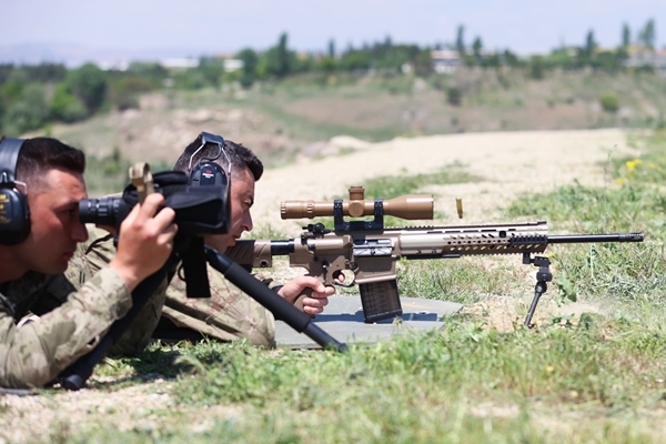 Foto - 1200 metreden tam isabet... Düşmana göz açtırmıyorlar