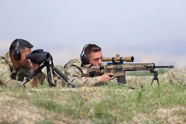 Foto - 1200 metreden tam isabet... Düşmana göz açtırmıyorlar