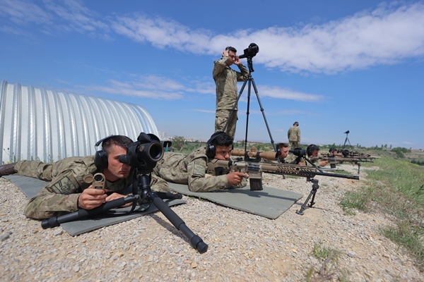 Foto - 1200 metreden tam isabet... Düşmana göz açtırmıyorlar