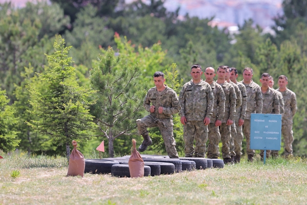 Foto - 1200 metreden tam isabet... Düşmana göz açtırmıyorlar
