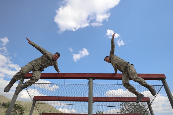 Foto - 1200 metreden tam isabet... Düşmana göz açtırmıyorlar