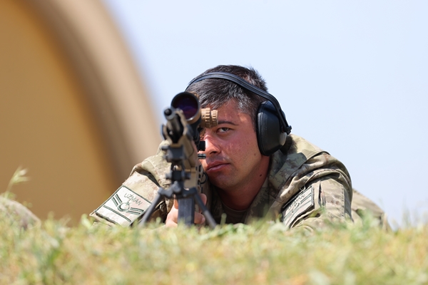 Foto - 1200 metreden tam isabet... Düşmana göz açtırmıyorlar