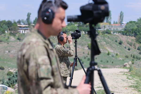 Foto - 1200 metreden tam isabet... Düşmana göz açtırmıyorlar