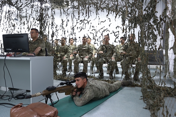 Foto - 1200 metreden tam isabet... Düşmana göz açtırmıyorlar