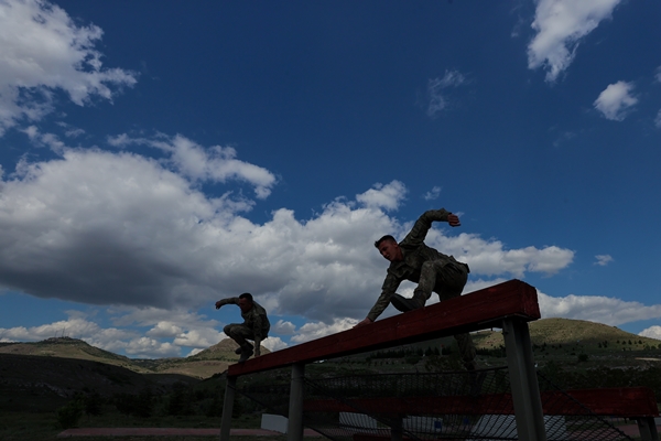 Foto - 1200 metreden tam isabet... Düşmana göz açtırmıyorlar