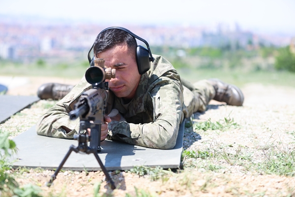 Foto - 1200 metreden tam isabet... Düşmana göz açtırmıyorlar