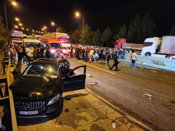 Foto - 13 araç birbirine girdi! Türkiye'yi yasa boğan kazada acı bilanço