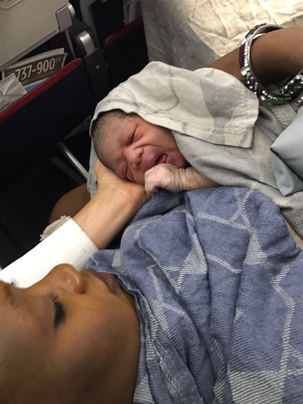 Foto - 13 bin metre yükseklikte kulağına ezan okundu