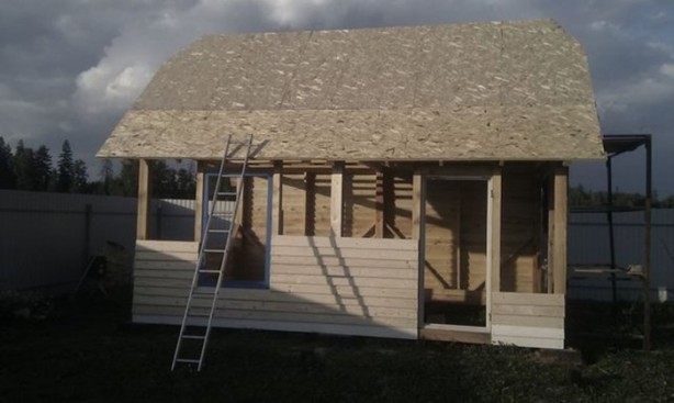 Foto - 13 yaşında ev inşa etti!