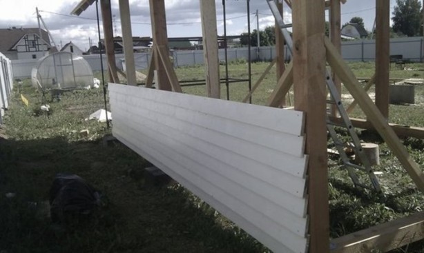 Foto - 13 yaşında ev inşa etti!