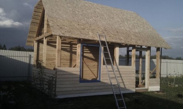 Foto - 13 yaşında ev inşa etti!