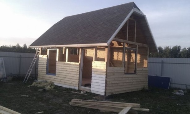 Foto - 13 yaşında ev inşa etti!