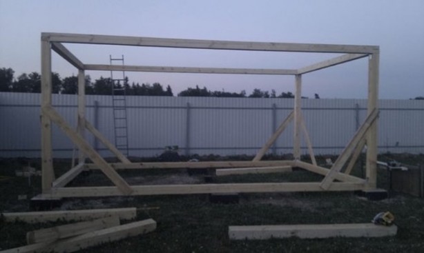 Foto - 13 yaşında ev inşa etti!