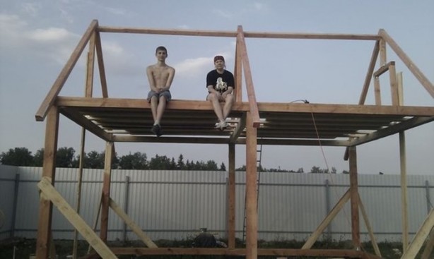 Foto - 13 yaşında ev inşa etti!