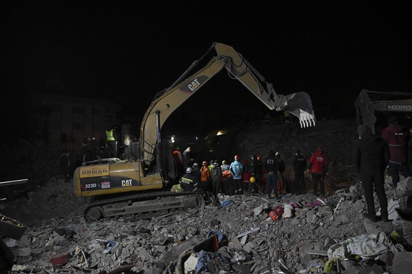 Foto - 138. saatte enkaz altından kurtarıldılar!